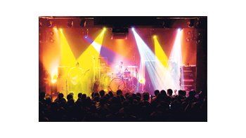 ámbito.com | Sin promocionarlo como tal, Divididos brindó un inmejorable show por sus 20 años en el íntimo ámbito de La Trastienda para deleite de sus fans históricos y nuevos.