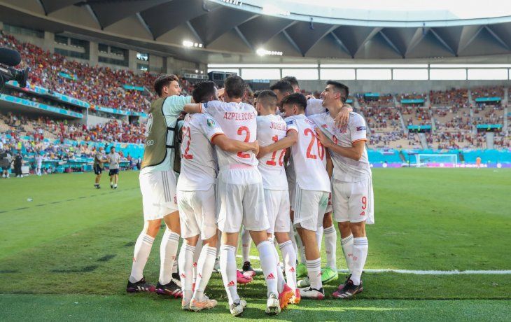España goleó a Eslovaquia y consiguió la clasificación a los octavos de final en la Eurocopa.