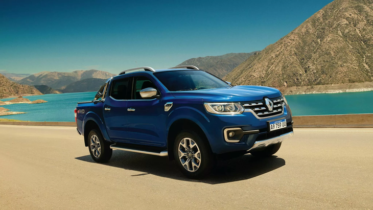 En Alaskan, Renault introduce mejoras en las versiones Emotion, Intens e Iconic, que tiene como objetivo brindar a clientes alternativas de equipamiento en el corazón de la gama, y mayor confort y tecnología en su pick up de una tonelada fabricada en la planta de Santa Isabel, Córdoba.