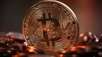 Bitcoin cayó desde los 65,520 dólares del contrato de futuros cercano del 14 de abril hasta un mínimo de 28,800 dólares a finales de junio.