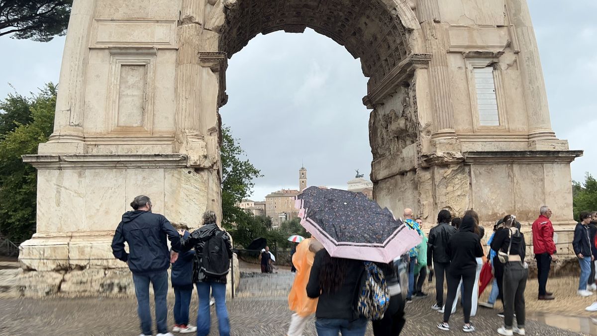 Italy gives away free round-trip tickets to Rome and travel expenses for a month: how to participate