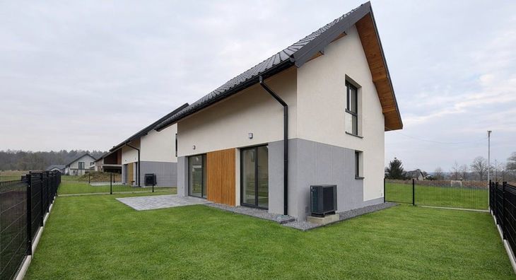 Las casas a estrenar de diseño contemporáneo parten desde unos u$s350.000 y ofrecen más de 102 m2 cubiertos, galería y jardín, con superficies cercanas a los 180 m2 totales Las casas a estrenar de diseño contemporáneo parten desde unos u$s350.000 y ofrecen más de 102 m2 cubiertos, galería y jardín, con superficies cercanas a los 180 m2 totales