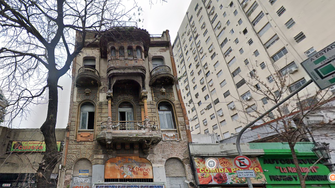 El edificio merece ser restaurado y bien podría algún inversor extranjero comprar y rescatar esta joya.