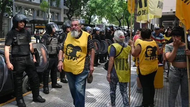 El líder social Raúl Castells fue muy duro con el gobierno de Javier Milei.