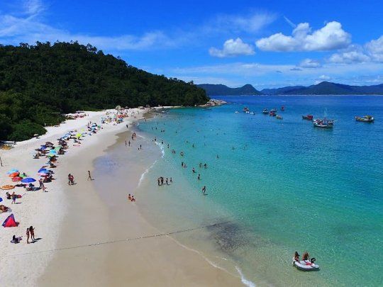 Interés. Este verano, miles de argentinos visitarán las playas brasileñas para pasar sus vacaciones.