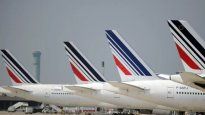 Los clientes están a la espera de ser reencaminados a París Charles de Gaulle lo antes posible.