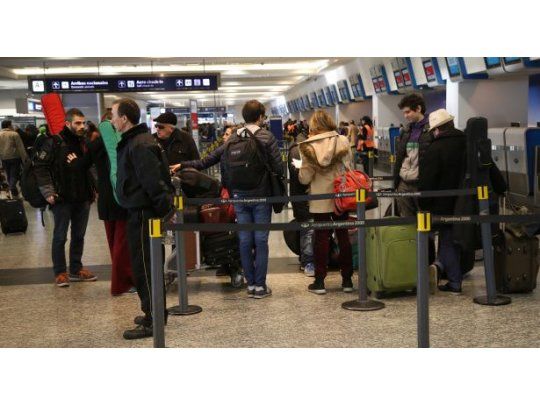 Un paro de controladores de ATE afecta vuelos de todo el país