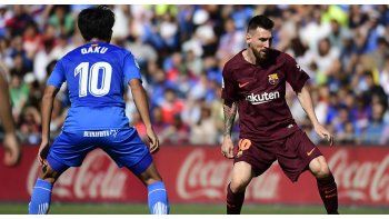 Messi dio una asistencia en el triunfo de Barcelona, que es líder perfecto