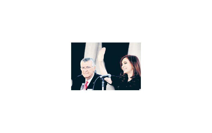 La Presidente se comunicó con tres gobernadores vía teleconferencia, acompañada por el sanjuanino José Luis Gioja.