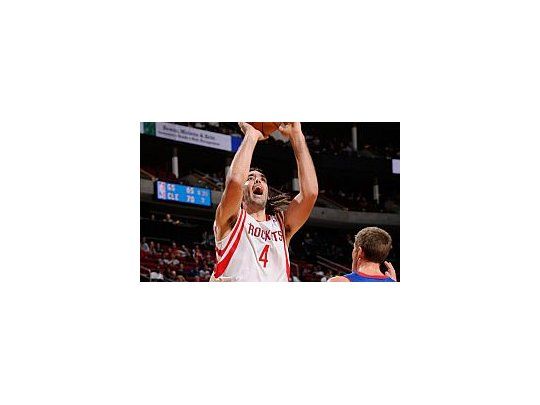 Scola convirtió 16 puntos en una nueva victoria de Houston.