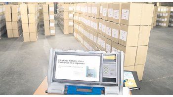 Dead line. La logística que implica armar el proceso licitatorio de las máquinas, su distribución y capacitación del electorado ponen en peligro que la Boleta Única Electrónica debute en 2017. El peronismo prefiere el papel.