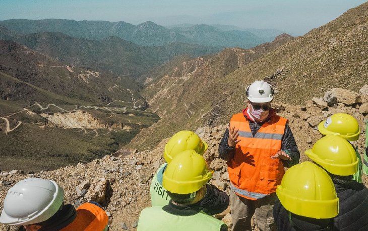 El proyecto Minera Agua Rica Alumbrera (MARA) en Catamarca contaría con reservas minerales probadas y probables de 5,4 millones de toneladas de cobre y 7,4 millones de onzas de oro, contenidas en 1.100 millones de toneladas de mineral.
