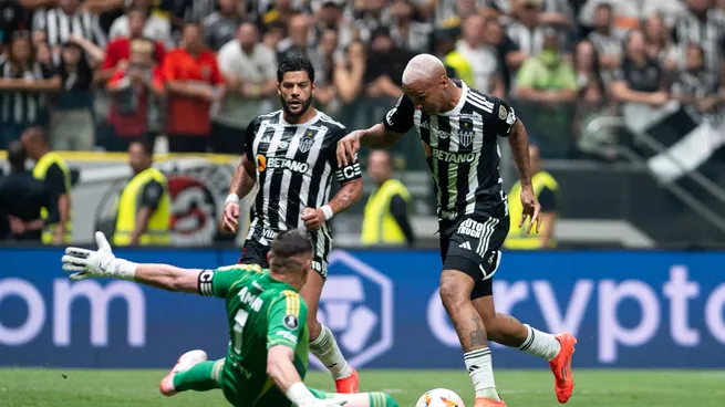 Deyverson marcó dos goles para Atlético Mineiro frente a River.