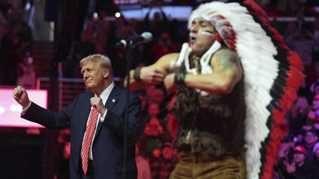 Donald Trump junto a Village People.&nbsp;