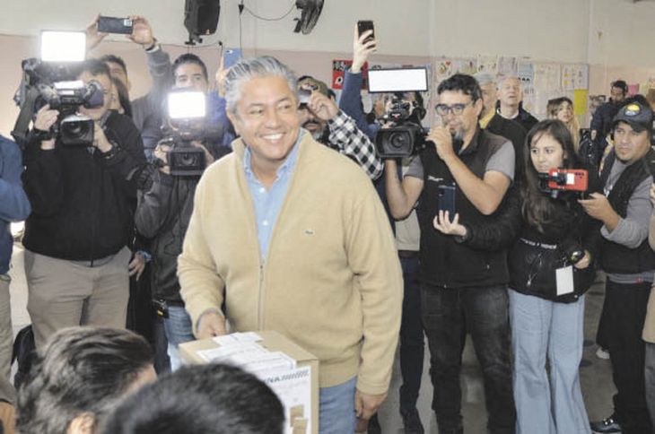 el vencedor. Rolando Figueroa, con Comunidad, sorprendió con un triunfo que quebró la hegemonía de un histórico partido provincial al que perteneció hasta hace pocos meses. Incógnita por futuras alianzas.