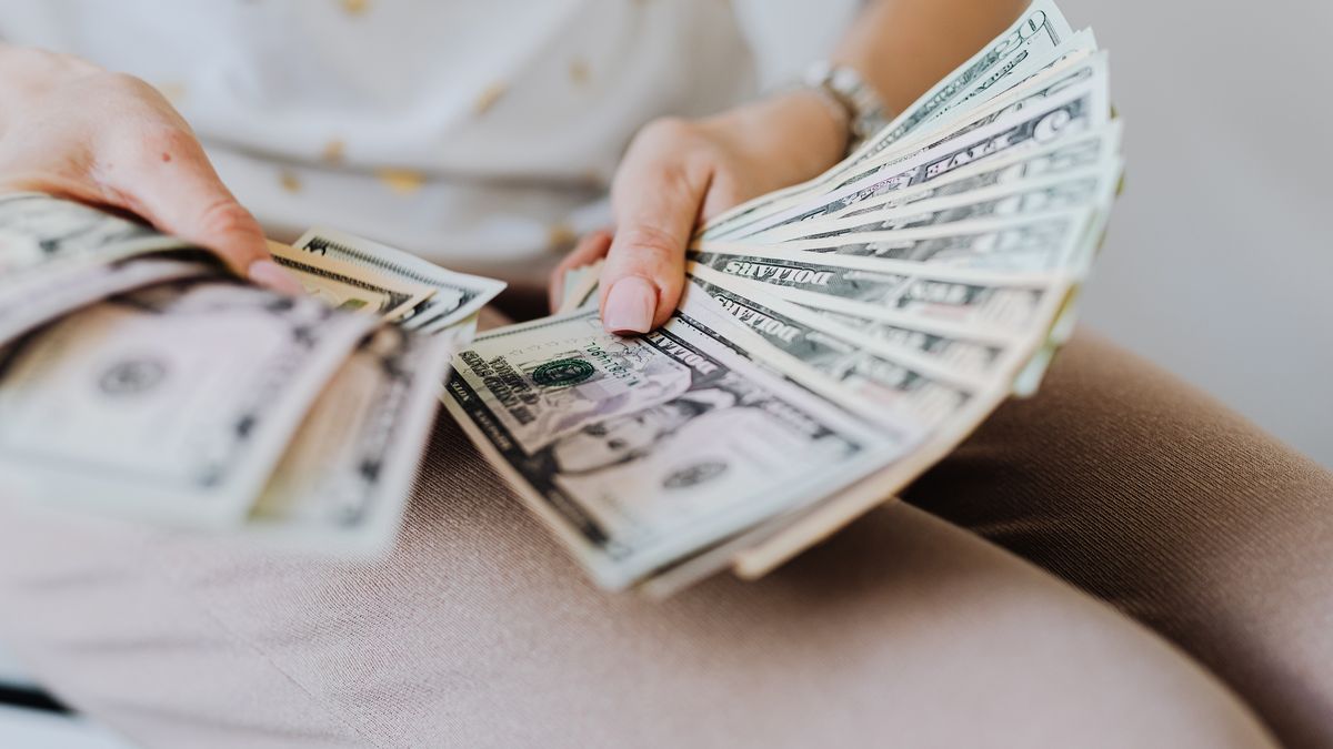 Future dollar under strong pressure: the currency at the end of the year set a new historical record