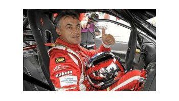 Pulgar arriba. Alesi entrena con un plan ideado por su amigo Stallone.