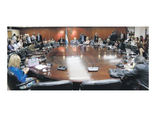 SUSPENDIDAS. La mayoría oficialista en el Consejo suspendió las resoluciones que desplazaban al funcionario.