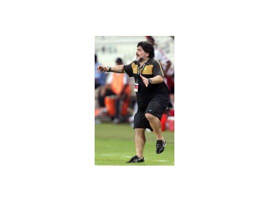 Furioso. Diego Maradona explotó cuando el árbitro le anuló un gol a sus dirigidos.