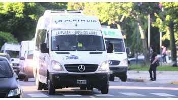 ámbito.com | Preocupación. Las empresas de combis que trasladan pasajeros desde el conurbano hacia la Capital están sufriendo el aumento de los costos. Foto: Mariano Fuchila.