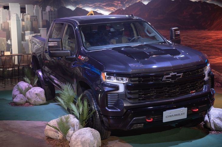 La nueva Silverado se lanzará en diciembre en versiones Z71 y High Country.