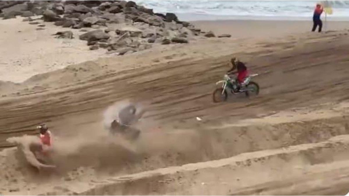 Video: The impressive motorcycle crash in Mar del Plata that almost ended in tragedy