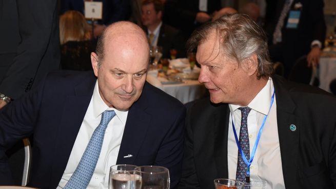 Federico Sturzenegger junto a Marcos Pereda titular de CICYP y de la Sociedad Rural. 