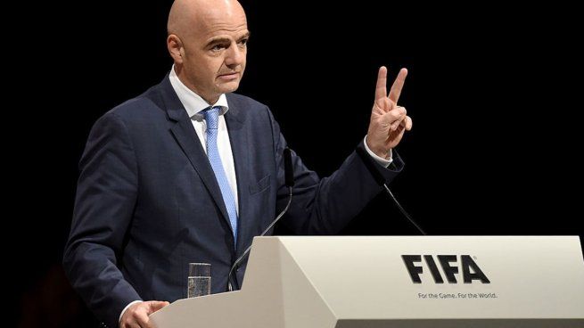 Desde el año 2016 es el presidente de la FIFA.
