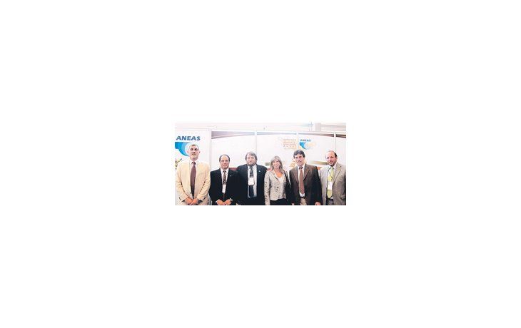 Scarcella y Vaca Narvaja, junto a la delegación argentina que participa en la convención del agua.