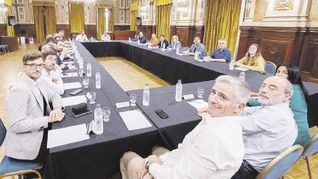 Encuentro. El gobernador Axel Kicillof recibió a intendentes de Unión por la Patria (UP) de la Primera Sección Electoral y los animó a reforzar la campaña de Sergio Massa rumbo al balotaje del 19-N.