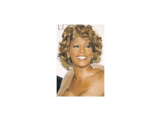 Mientras la TV estadounidense suma homenajes y crecen las  ventas de los discos de Whitney Houston, la policía investigará a médicos y farmacias para intentar esclarecer las causas de su muerte.