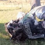 La Volkswagen Amarok quedó fuera de la calzada tras el impacto; el camión sufrió daños pero su conductor resultó ileso. La Volkswagen Amarok quedó fuera de la calzada tras el impacto; el camión sufrió daños pero su conductor resultó ileso.