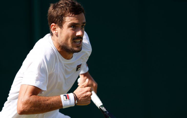 Wimbledon: Pella avanzó con esfuerzo, Mayer dijo adiós