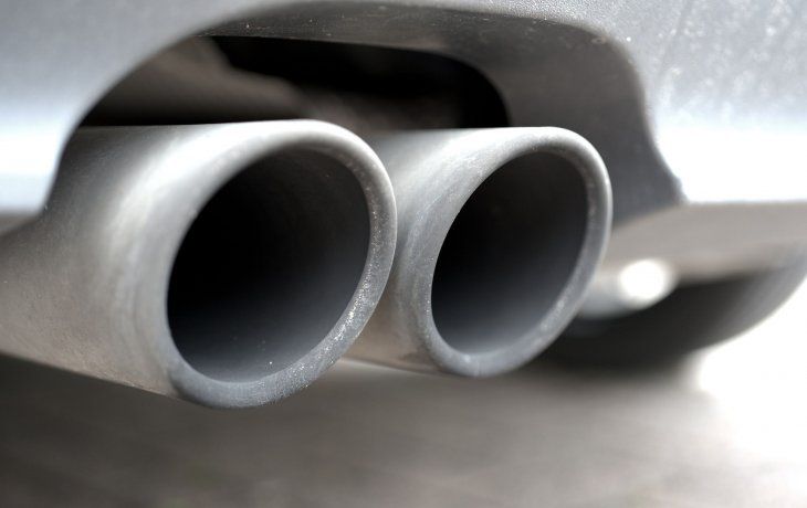 El escándalo de Dieselgate remonta a septiembre de 2015, cuando el gigante alemán confesó haber equipado 11 millones de vehículos con un programa electrónico fraudulento para reflejar menores emisiones de CO2 a las reales. El escándalo de Dieselgate remonta a septiembre de 2015, cuando el gigante alemán confesó haber equipado 11 millones de vehículos con un programa electrónico fraudulento para reflejar menores emisiones de CO2 a las reales.