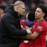 Lisandro Martínez y el saludo con Haaland Lisandro Martínez y el saludo con Haaland