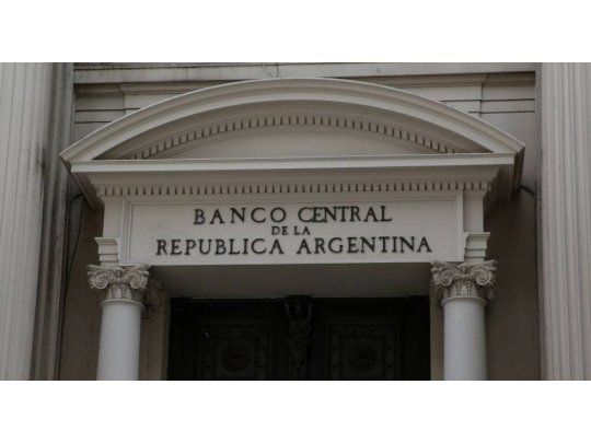 El BCRA ordena encajes de bancos para ingresos del exterior