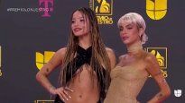 Emilia y Tini en los premios Lo nuestro 2024.