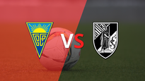 estoril no pudo resistir el juego de vitoria guimaraes, que logro imponerse por 3 a 1