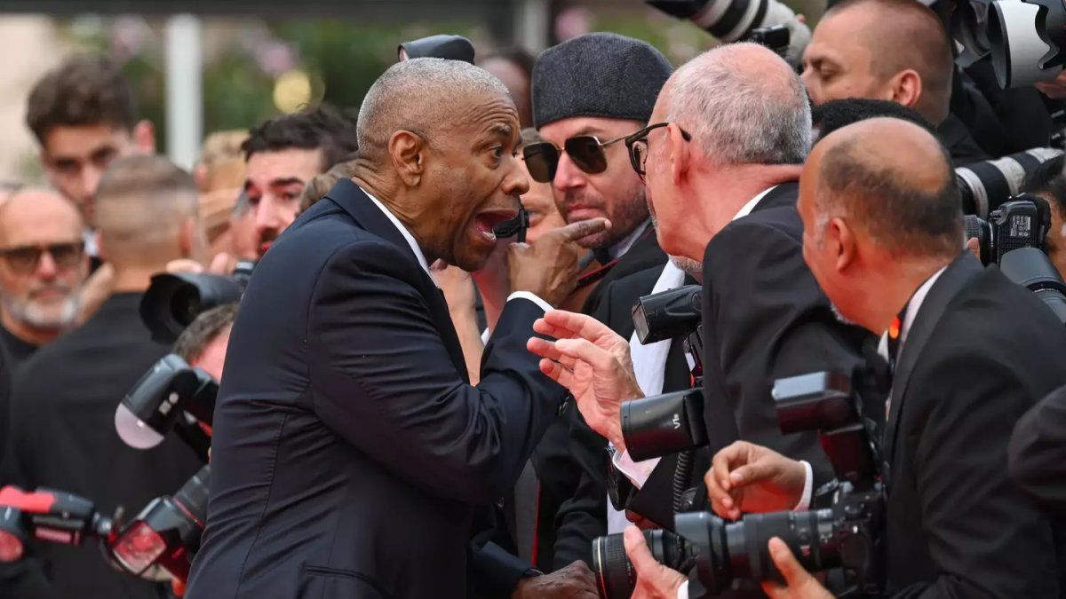 Cannes Festival: Denzel Washington starred a tense moment with a photographer