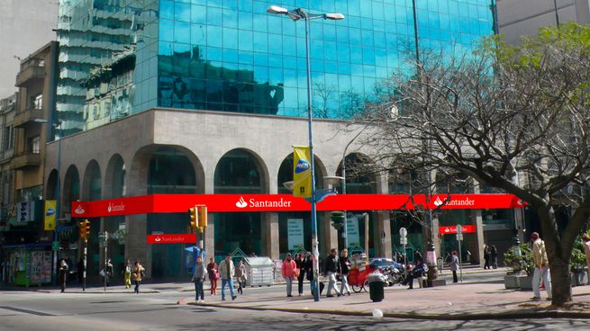 El banco Santander tuvo un error interno y varios clientes se vieron afectados en Uruguay.