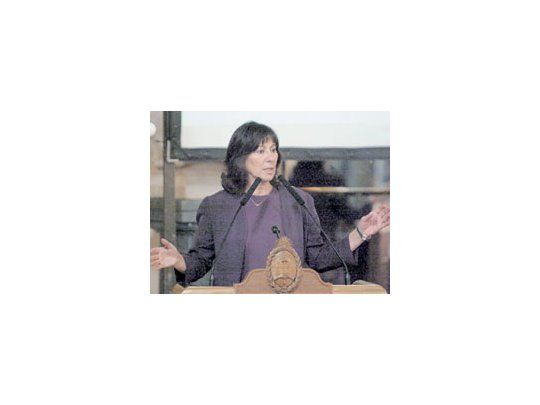 La ministra de Economía, Felisa Miceli, explicó que la línea de créditos permitirá incrementar la capacidad de producción en la Argentina.
