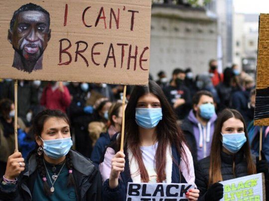 El asesinato de George Floyd generó protestas en EEUU pero también a nivel mundial. Las&nbsp;calles de Londres se colmaron de manifestantes meses atrás para pedir por el fin del racismo y la violencia policial contra la comunidad negra.