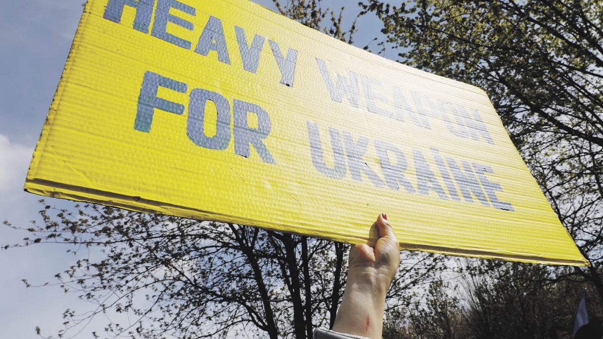 The United States plans to get more involved in the war by sending Ukraine more heavy weapons