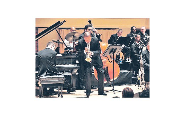 ámbito.com | A 10 años de su primera actuación en el Colón, sin orquesta y con un repertorio no jazzístico, hoy Marsalis regresa dirigiendo la Jazz at Lincoln Center Orchestra.