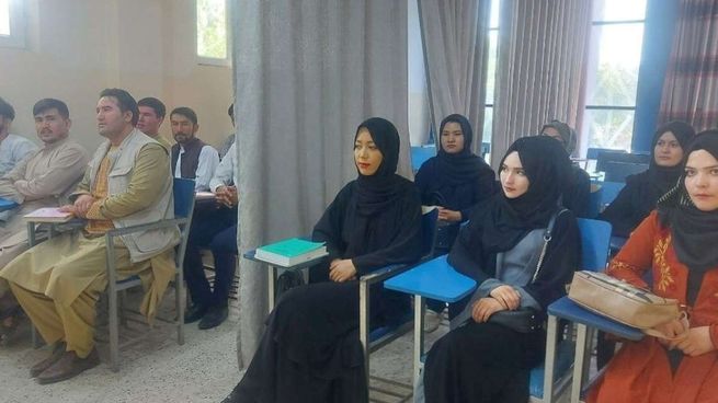 Los talibanes prohibieron a las mujeres participar en programas de la TV islámica.