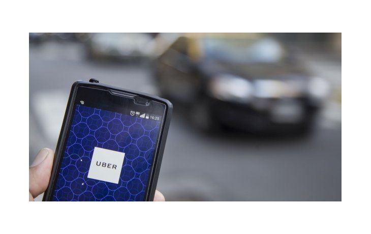 Ordenan a tarjetas no operar con Uber