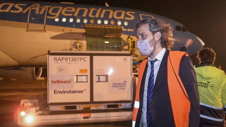 El vuelo AR1075 de Aerolíneas aterrizó en Ezeiza a las 18.50 de este lunes, procedente de Beijing y operado por un Airbus 330-200, matrícula LV-FVH. 