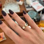 Así luce el anillo de compromiso de Lali Espósito, luego del anuncio de su casamiento con Pedro Rosemblat. Así luce el anillo de compromiso de Lali Espósito, luego del anuncio de su casamiento con Pedro Rosemblat.