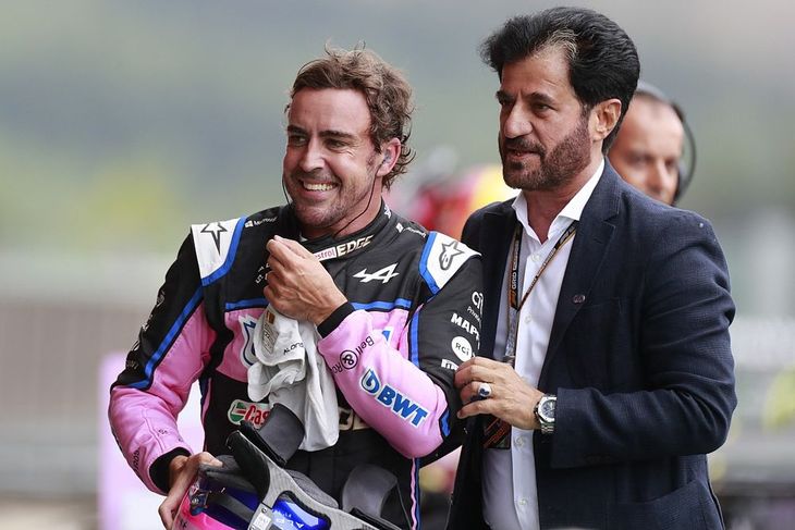Ben Sulayem con Fernando Alonso. El titular de la FIA había sido acusado de anular una sancion al piloto español en el Gran Premio de Arabia Saudita. Ben Sulayem con Fernando Alonso. El titular de la FIA había sido acusado de anular una sancion al piloto español en el Gran Premio de Arabia Saudita.