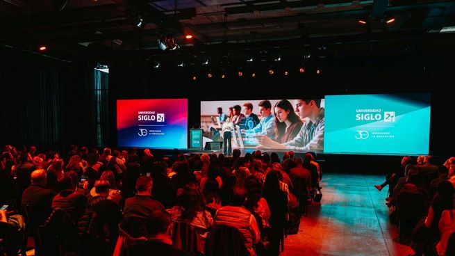 El encuentro contó con paneles de especialistas nacionales e internacionales.